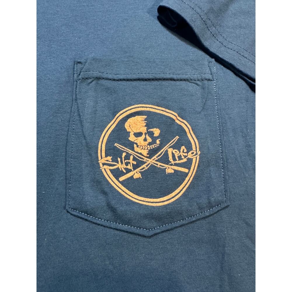 Salt Life Mens M Blue Skull Crossed Knives Pocket Graphic Tee NWT Coastal boho - Picture 5 of 8